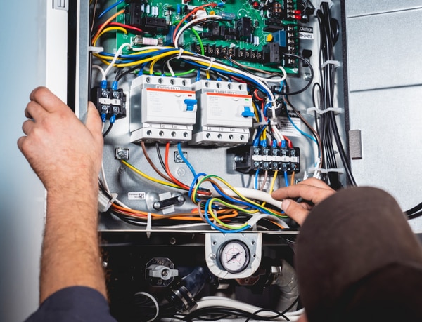 Manutenção em painel inversor
